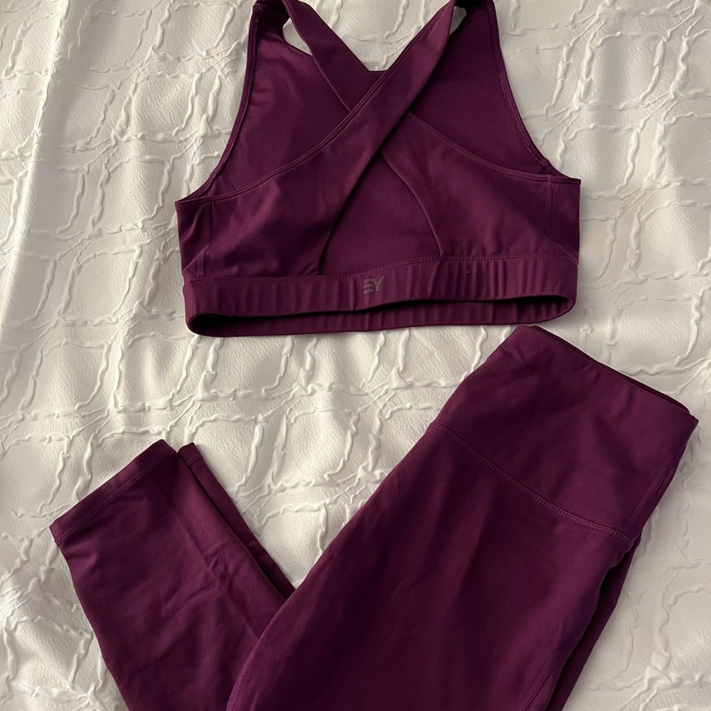 Everyday Yoga High Waisted Essential Capri Crop yoga pants & matching sports bra